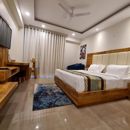 Hotel Golf View Sakura-Golf Course Road غورغاون المظهر الخارجي الصورة
