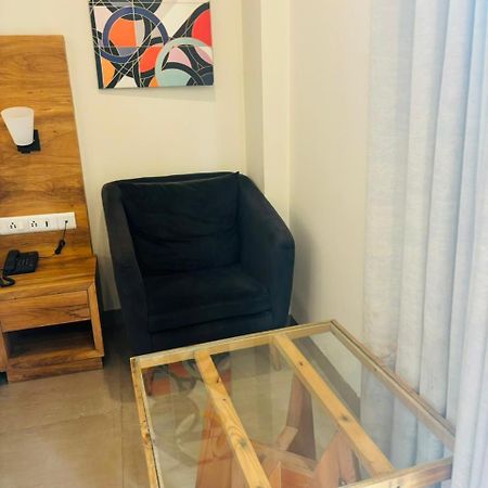 Hotel Golf View Sakura-Golf Course Road غورغاون المظهر الخارجي الصورة