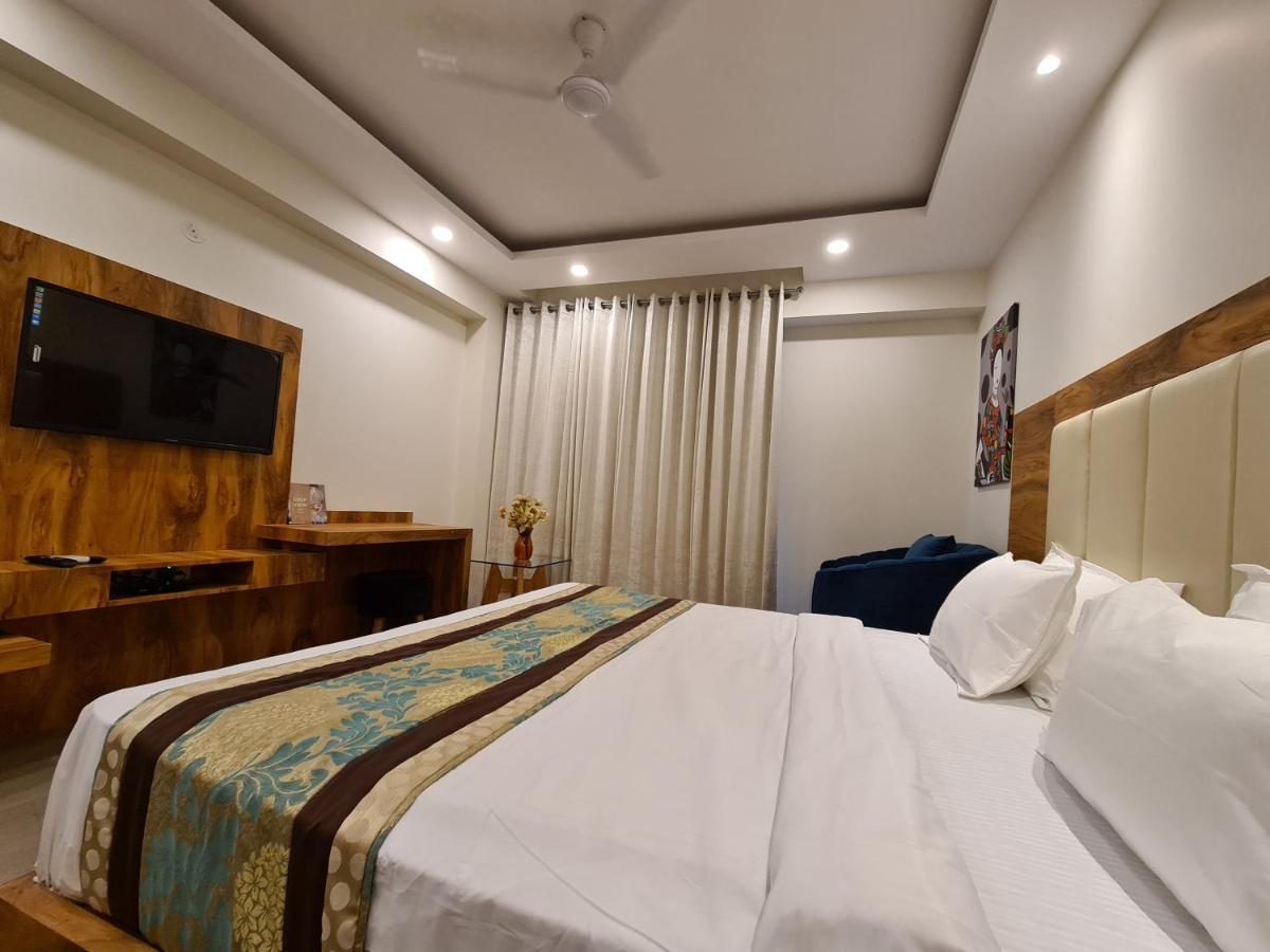 Hotel Golf View Sakura-Golf Course Road غورغاون المظهر الخارجي الصورة