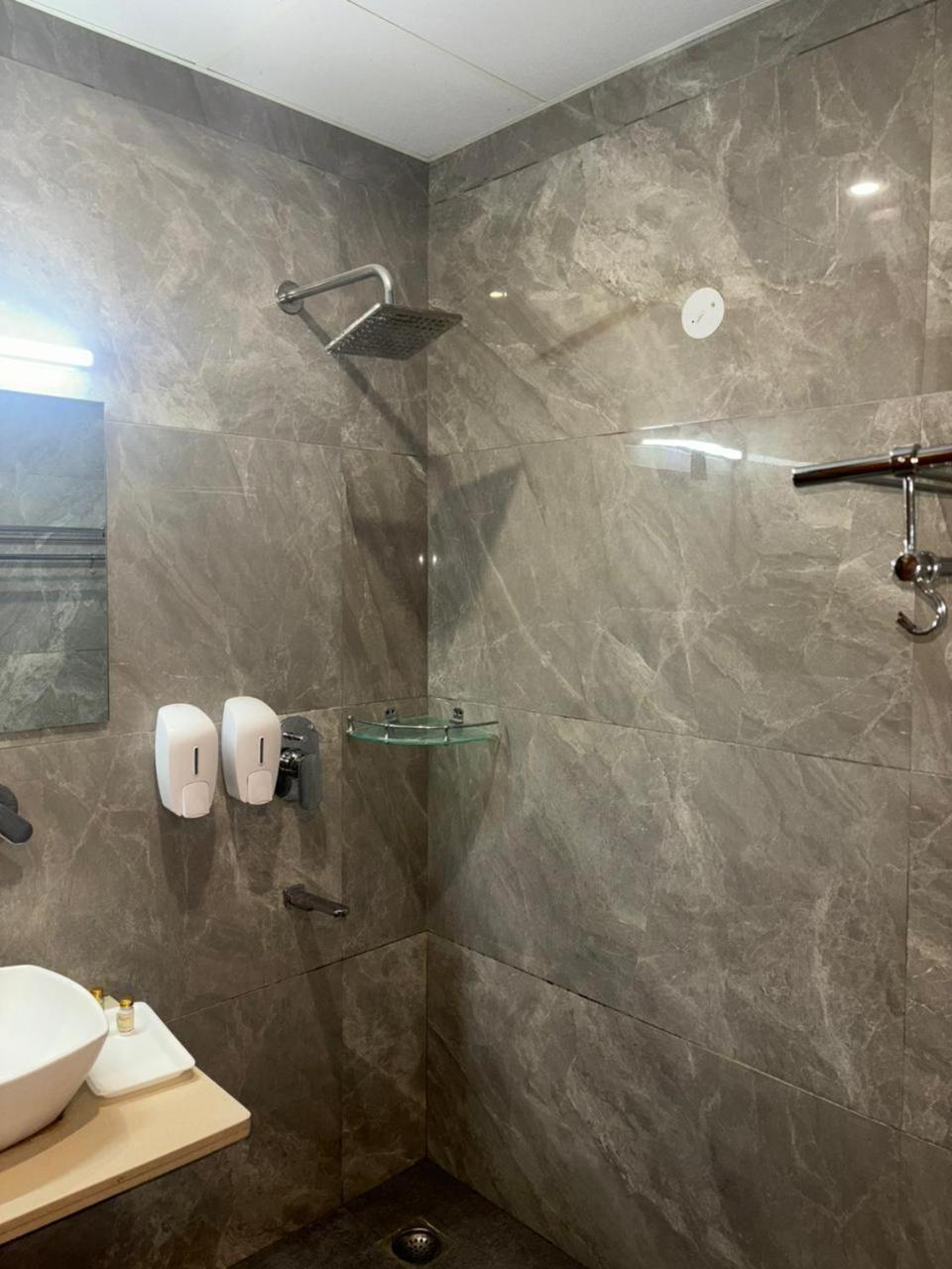 Hotel Golf View Sakura-Golf Course Road غورغاون المظهر الخارجي الصورة