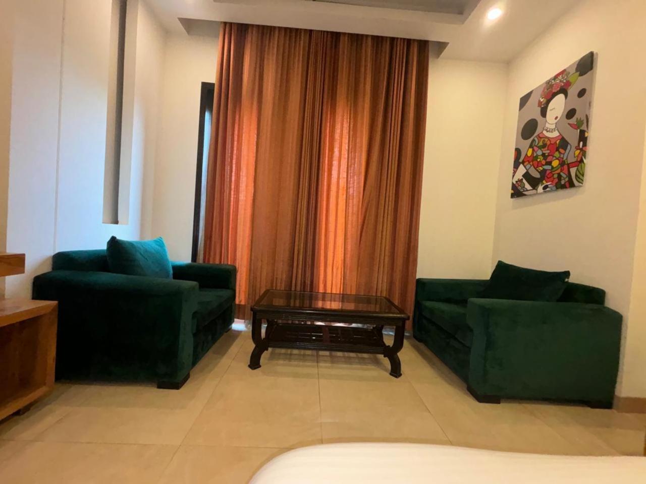 Hotel Golf View Sakura-Golf Course Road غورغاون المظهر الخارجي الصورة