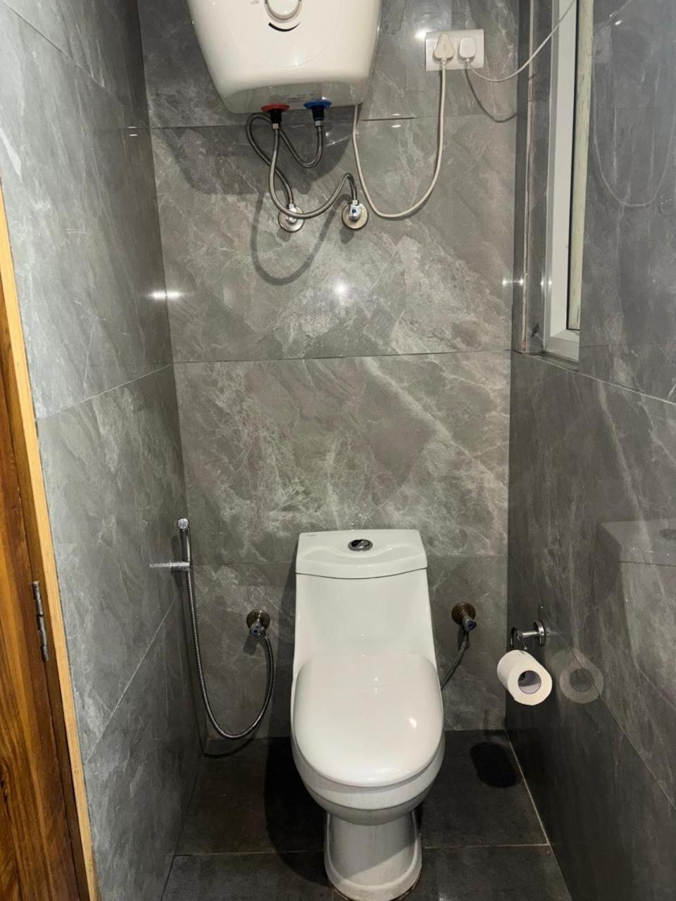 Hotel Golf View Sakura-Golf Course Road غورغاون المظهر الخارجي الصورة